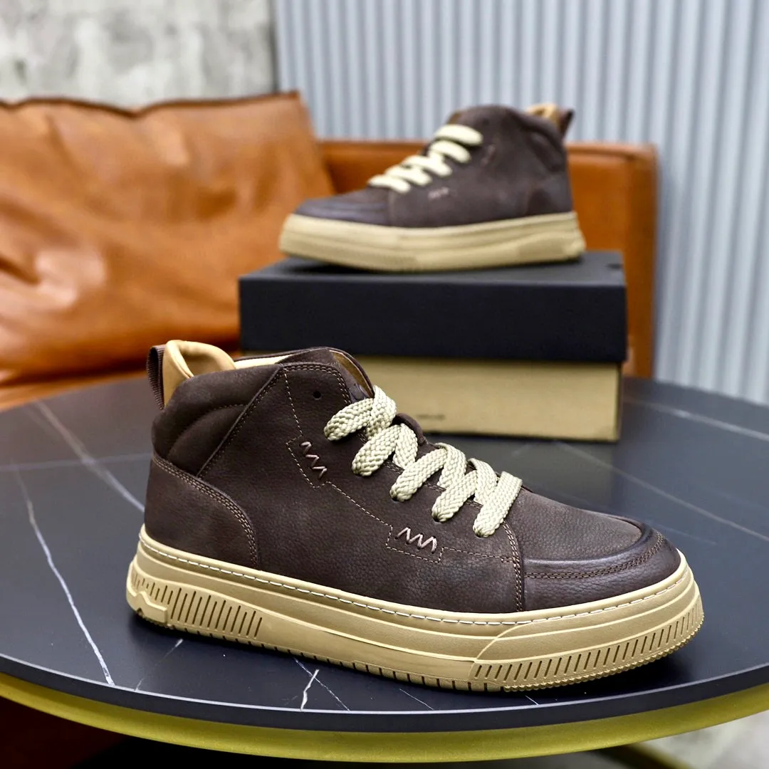 Ex-factory price: 640💰Thick wool imported from Australia Brand: UGG genuine purchasing agent Size: 38-44 Grade: Official website 1:1 Material: First layer of genuine leather waterproof and antifreeze upper Real wool lining Original non-slip soft wear-resistant outsole Style category: Men's casual shoes Trendy style Comfortable on the feet Color: Official website color synchronization